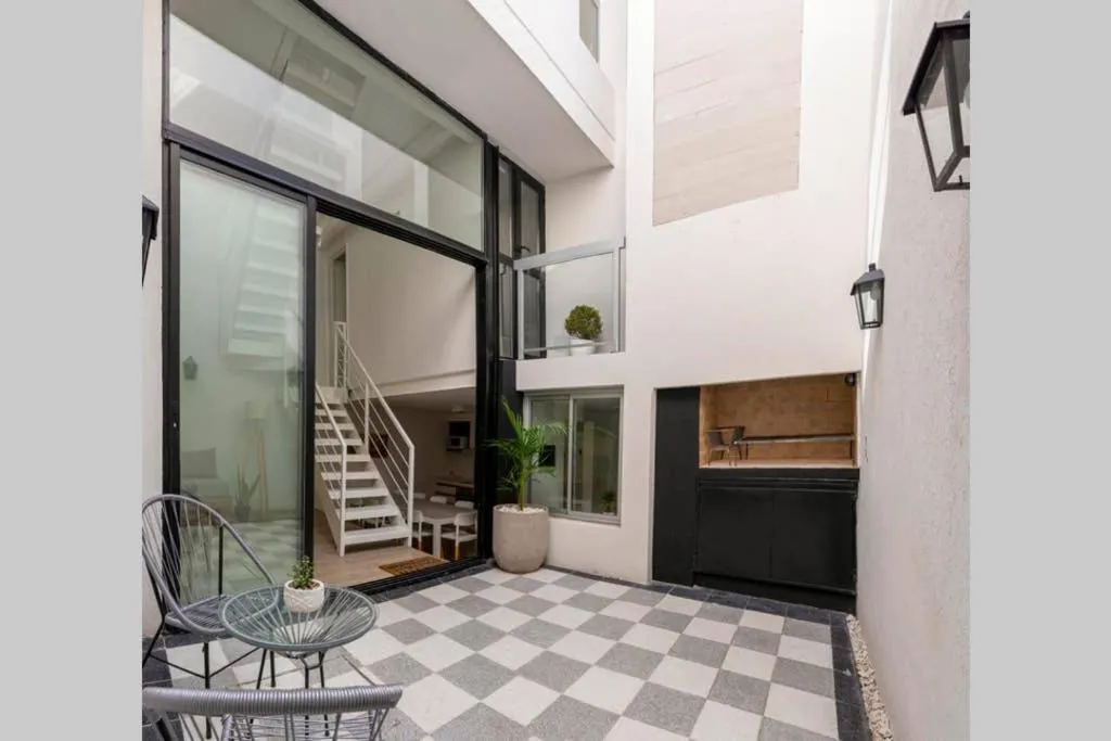 Fliphaus - Modern 9pax House in Palermo - Pool, BBQ & AC II, Buenos Aires, Argentina