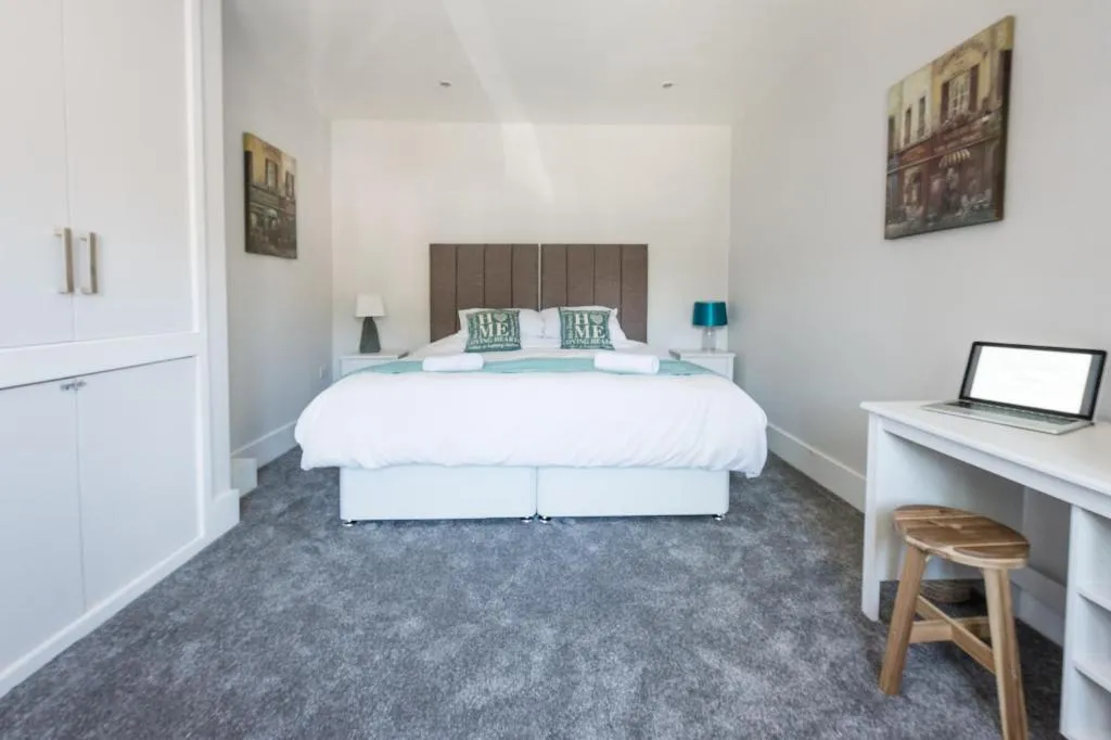Newlyn House - Sleeps 11, Chester, United Kingdom