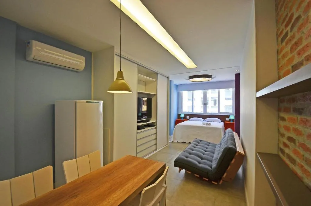 Studio reformado para 4 pessoas na quadra da praia!, Rio De Janeiro, Brazil