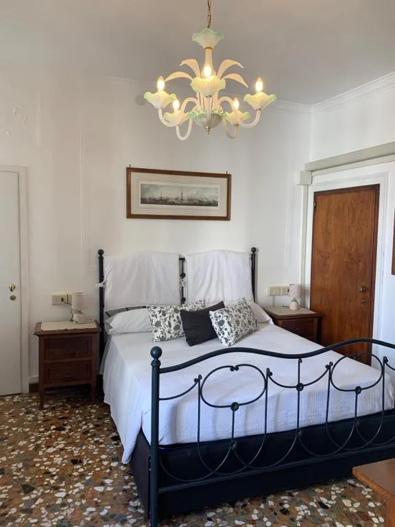 B&B Al Teatro con vista sui canali, Venice, Italy
