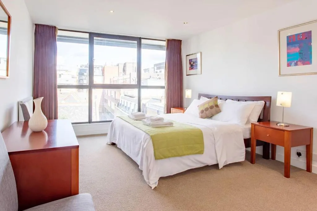 Bright Spacious Modern 5th flr City Oasis-Sleeps 6, London, United Kingdom