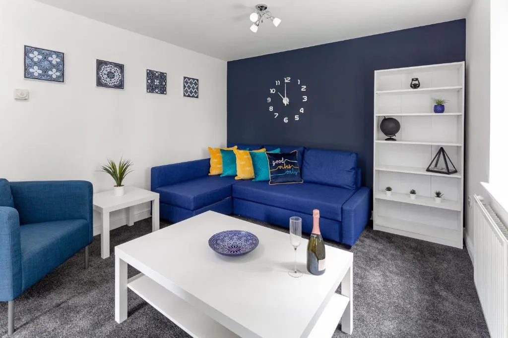 Courtier House - Sleeps 8 - Great Location!, Bayberry (NY), United Kingdom