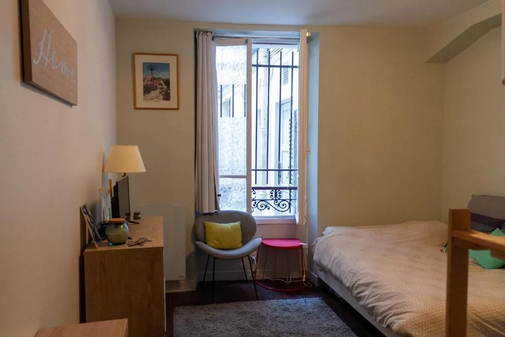 Cozy studio close to PÈRE LACHAISE, Paris, France