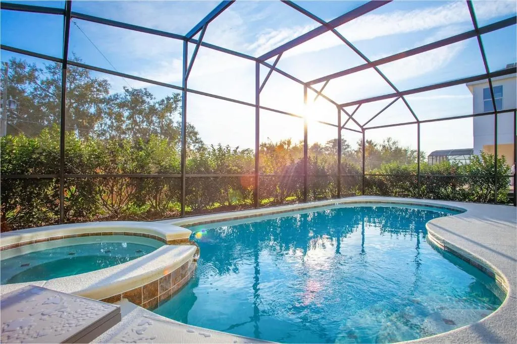 Family Resort - 6BR Mansion - Private Pool and BBQ!, Kissimmee, United States