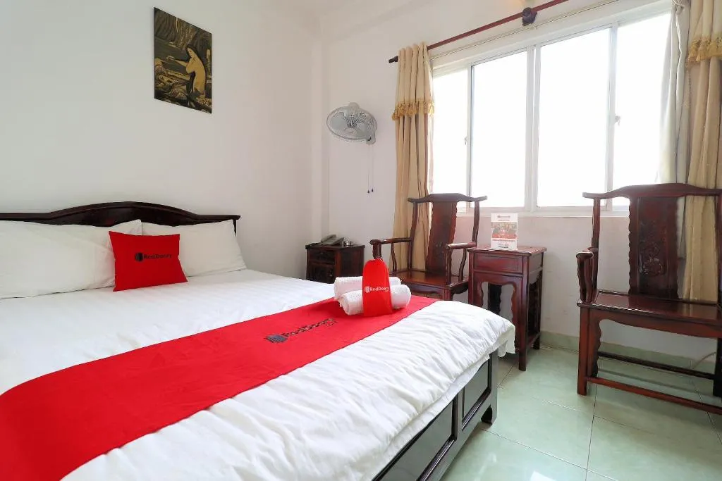 RedDoorz near Vincom Cong Hoa, Ho Chi Minh City, Vietnam