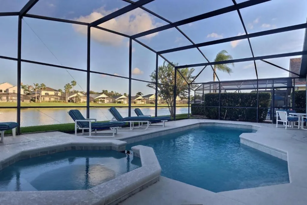 Stunning LakeView w/Pool°o°Disney Area☆No Carpet☆, Kissimmee, United States