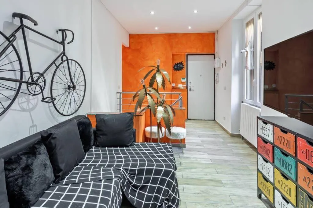 Interno3 - Settembrini, Milano, Italia