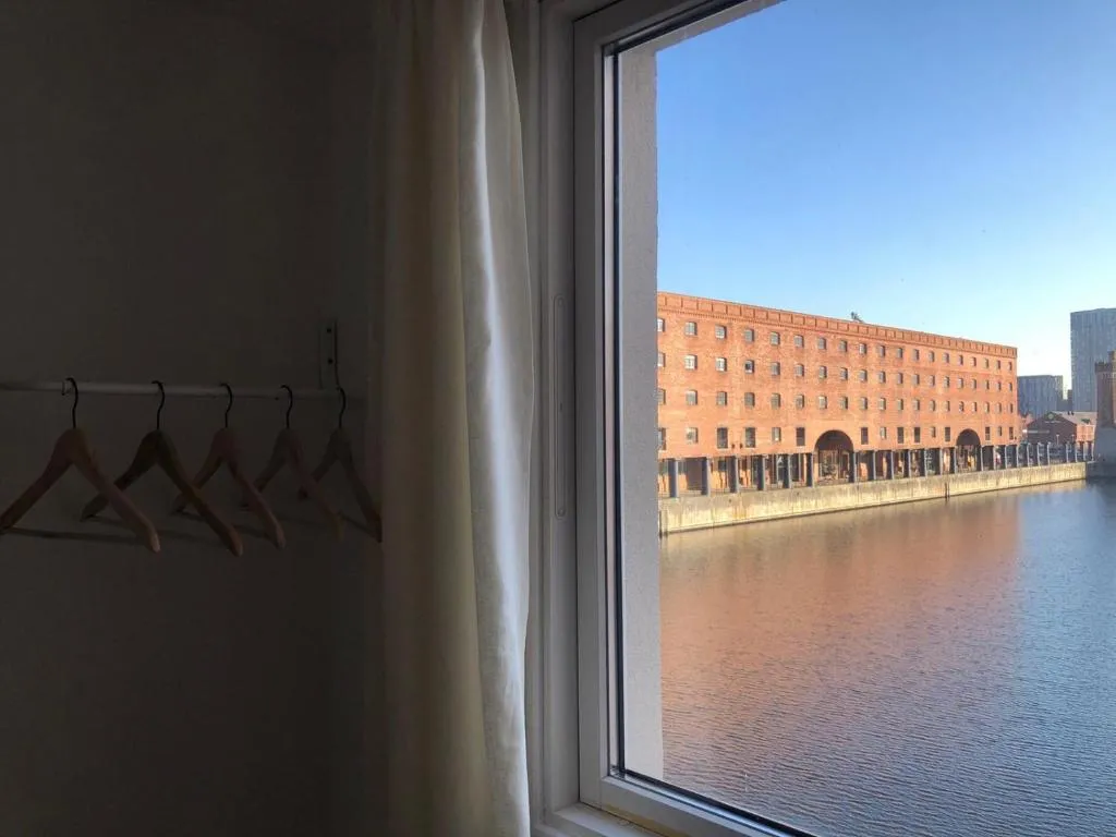 Stunning Dockside Flat w. Balcony & Free Parking!!, Bayberry (NY), United Kingdom