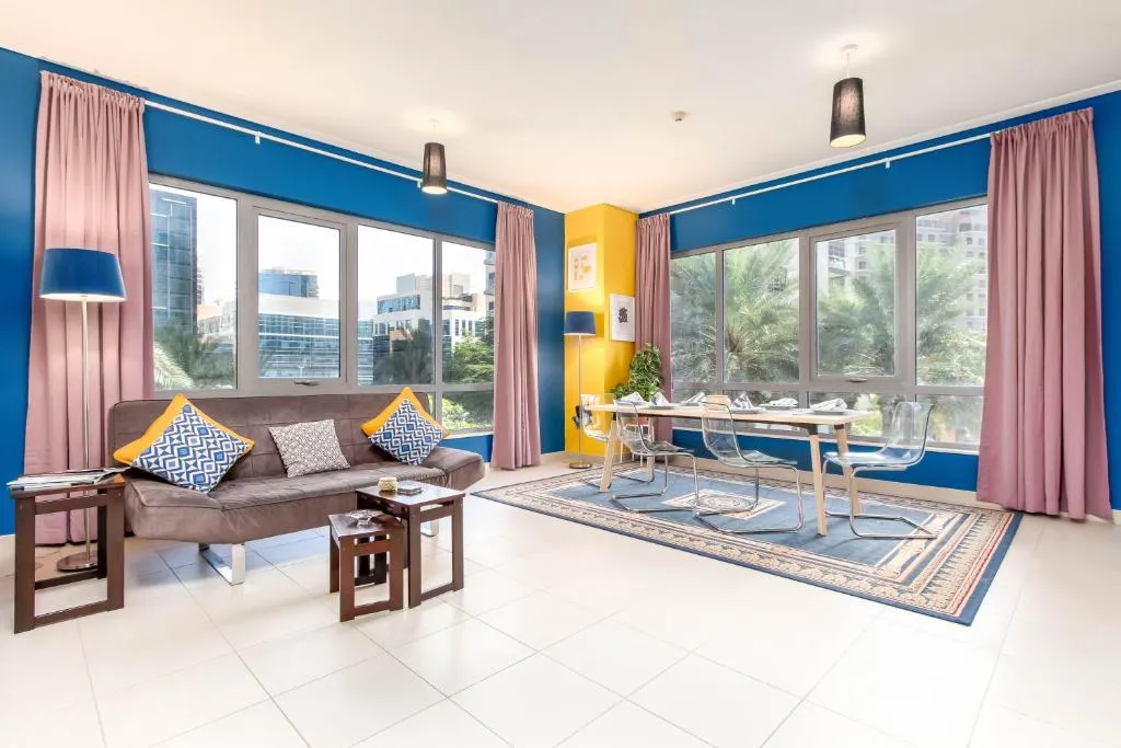 Quintessential Quarters - Bright and Cozy Apartment, Alantos, United Arab Emirates