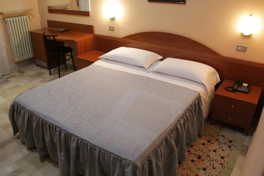 Hotel Capri, Comasina, Italy