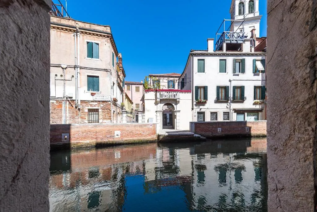 LN Luxe Apartment Venice Canal View, Venice, Italy