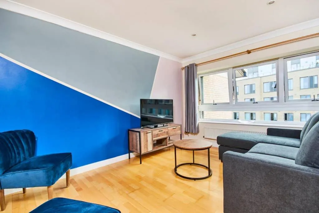 NEW - The Chique Scandic Cambridge Abode - Parking, Cambourne, United Kingdom
