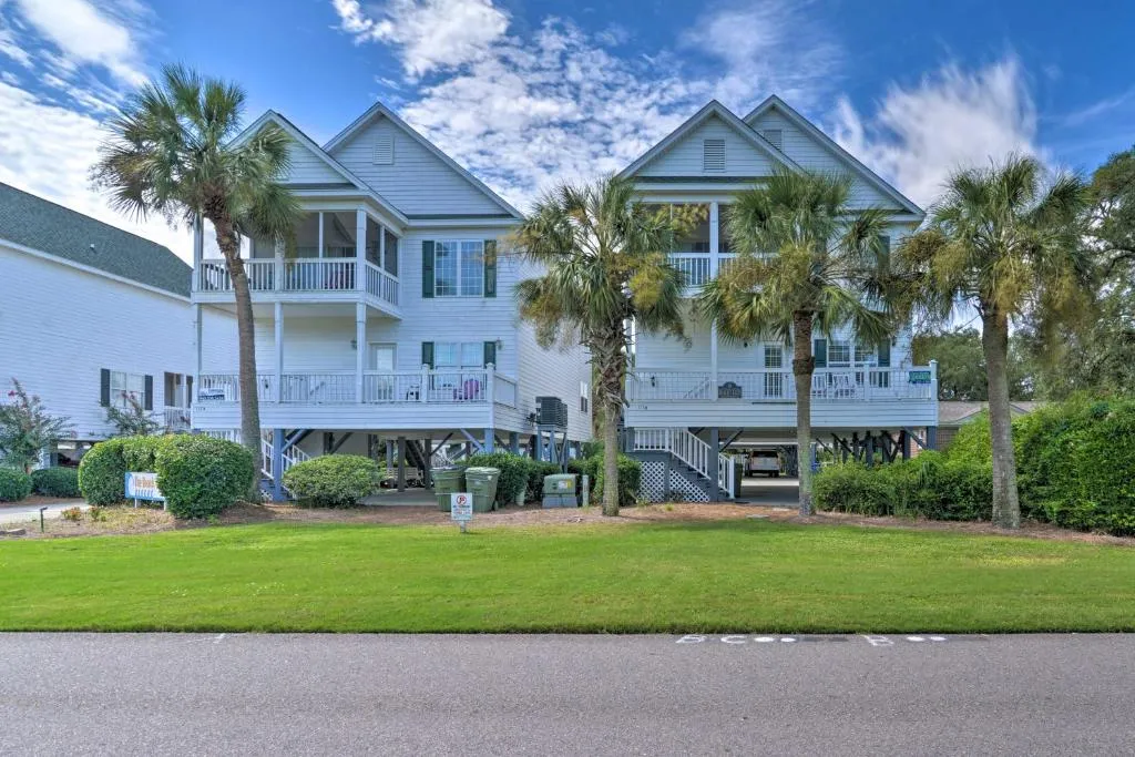 Surfside Beach Home Base Steps to Pool and Ocean!, Myrtle Beach, Statele Unite ale Americii