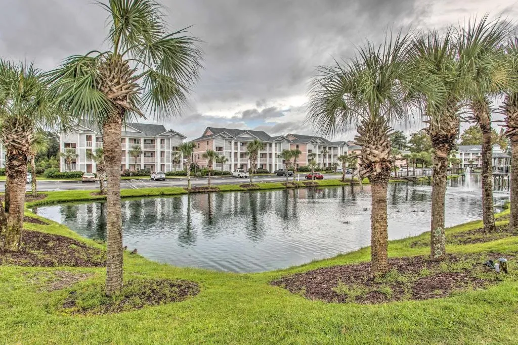 Chic Myrtle Beach Condo with Resort Amenities!, Murrells Inlet (SC), United States