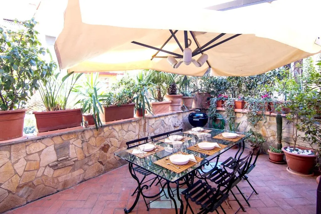 Stylish Trevi Fountain apartment with terrace, Roma, Italia