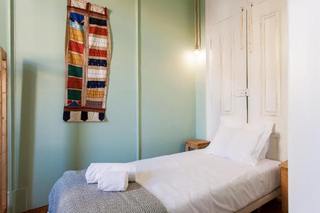 Artsy Apartment by Innkeeper, Amadora, Portugal