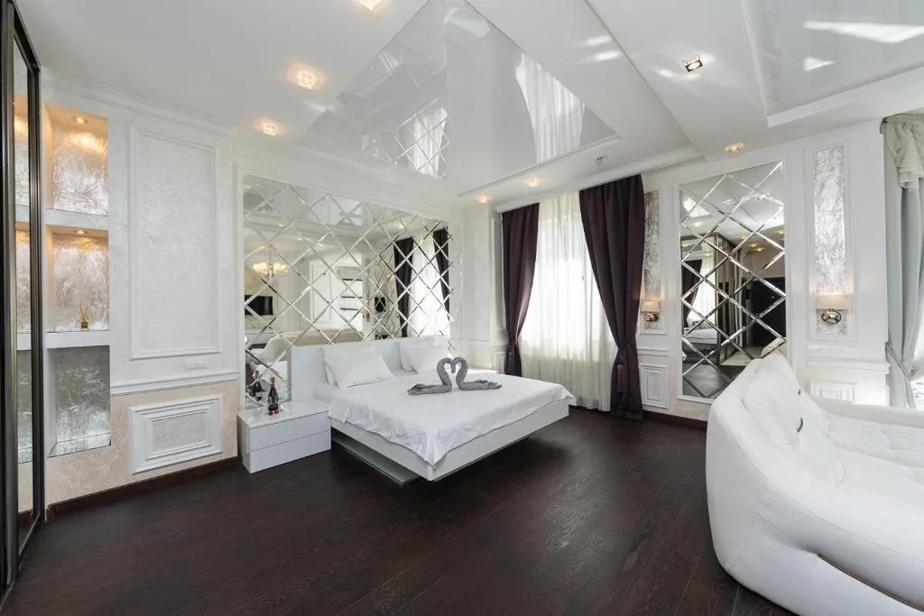 Exquisite panoramic views apartment Dnipro embankment, Kiev, Ukraine