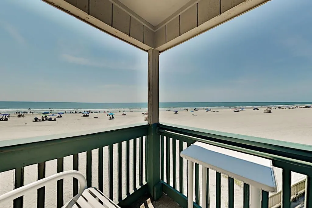 Ocean-View Condo with Balcony - Steps to Beach! condo, Myrtle Beach, Statele Unite ale Americii