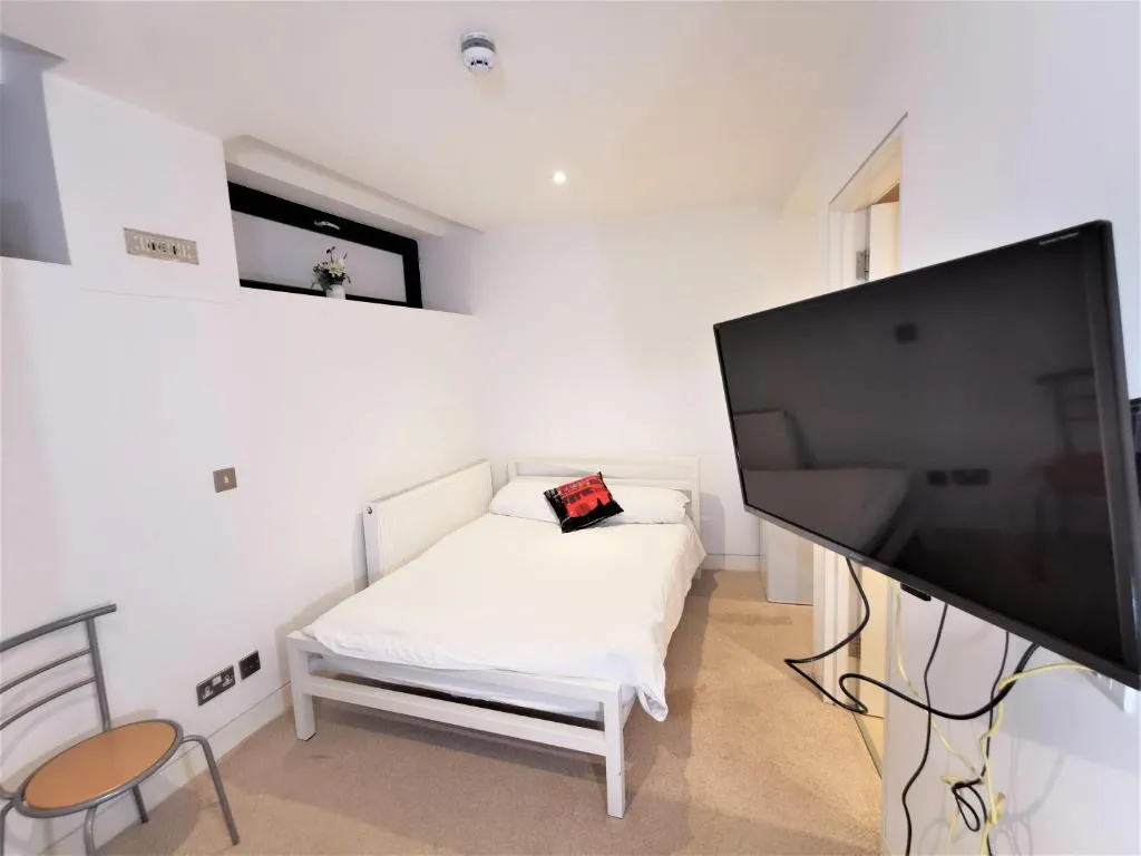 (1c) Double Room with en-suite, Londra, Marea Britanie