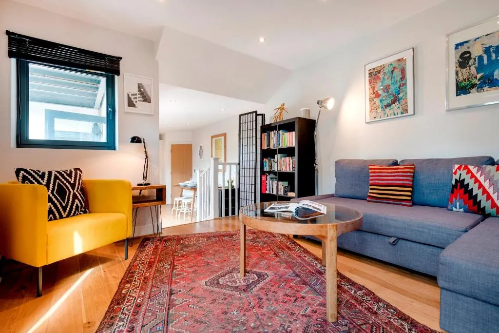 Bright Denmark Hill Nest, London, United Kingdom