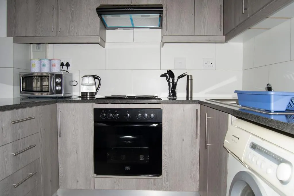 Rondebosch - 2 Bedroom - Wifi + Netlix - Central, Cape Town, South Africa