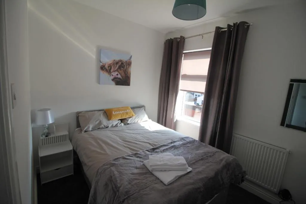 Gisburn Choice - Newly Refurbished - Close to Town - Sleeps 8, Blackpool, United Kingdom