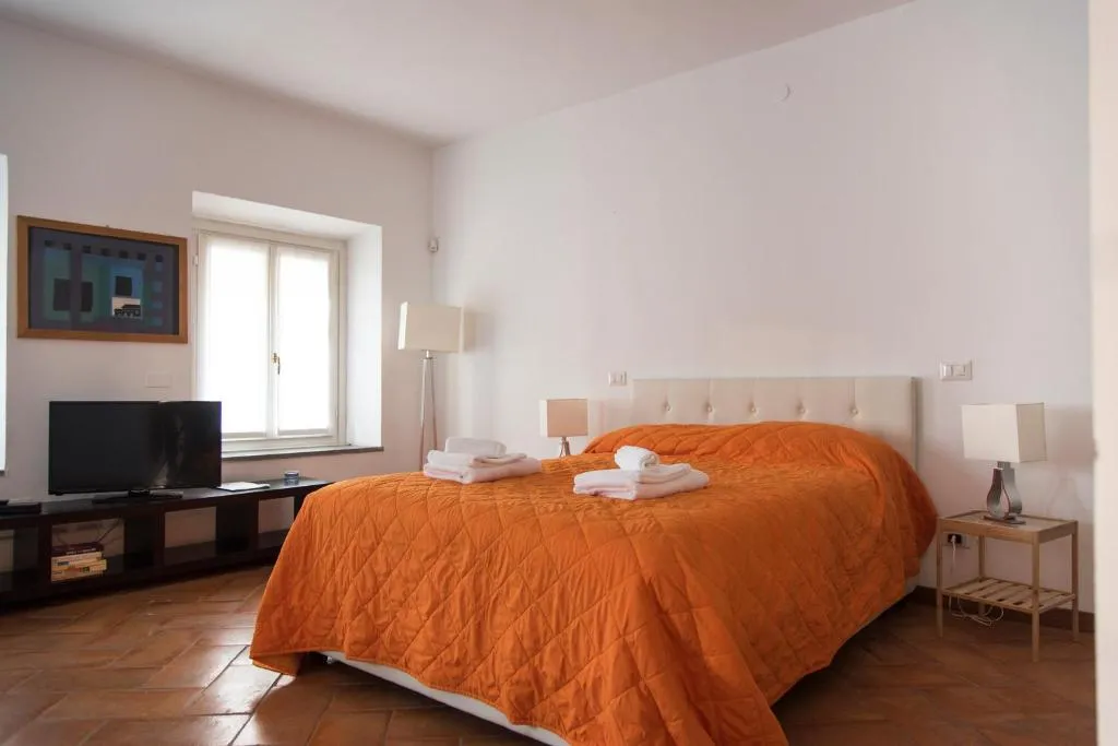 Private Apartment near Duomo, Comasina, Italy
