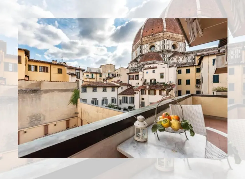 The amazing view of the Dome from my balcony, Florența, Italia