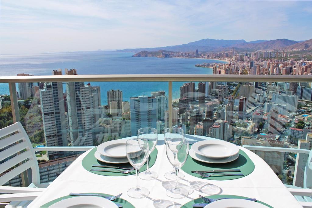 Two bedroom apartment with sea views - Floor 33 11