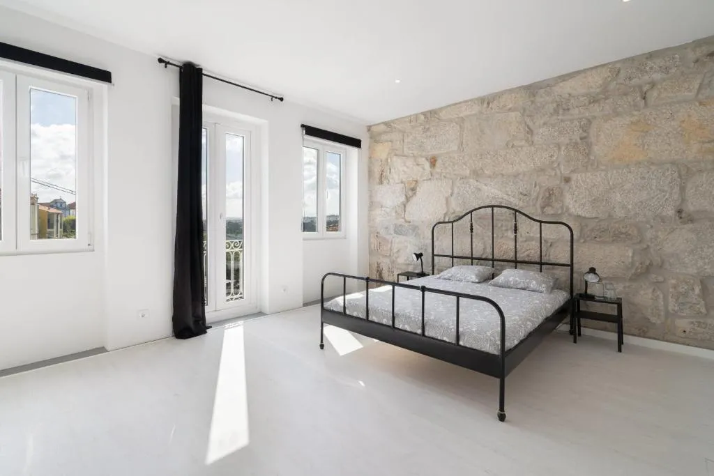 Capacious Design Room 2 in Downtown Porto, Porto, Portugal