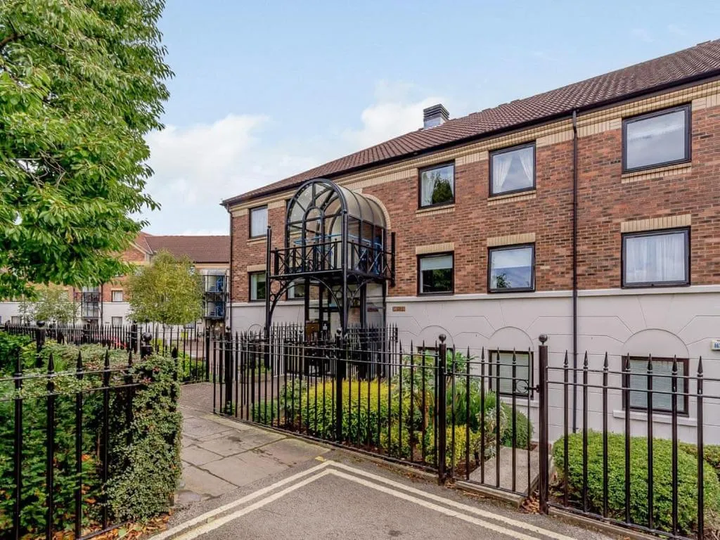 Riverbank Apartment, Avon Valley, United Kingdom