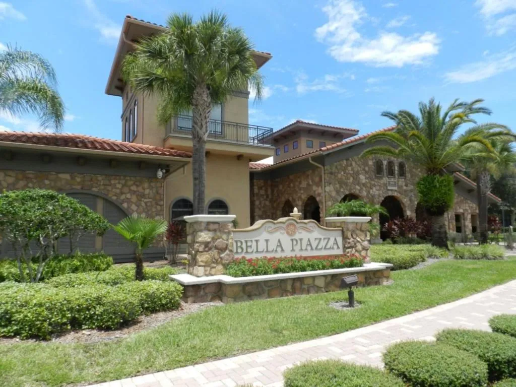 Bella Piazza with private balcony, Davenport, Statele Unite ale Americii