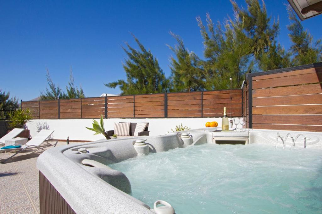 Villa Traspies - 4 Bedroom Villa Private pool plus hot tub WIFI 6