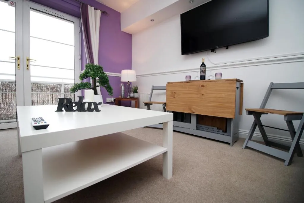 OPP Apartments PW - Contractors and workers, King bed, Harbour front, Parking, WiFi, Smart Tvs, Bristol, United Kingdom