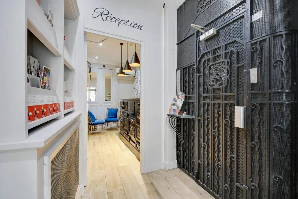 Hotel Riviera Elysees, Paris, Franţa
