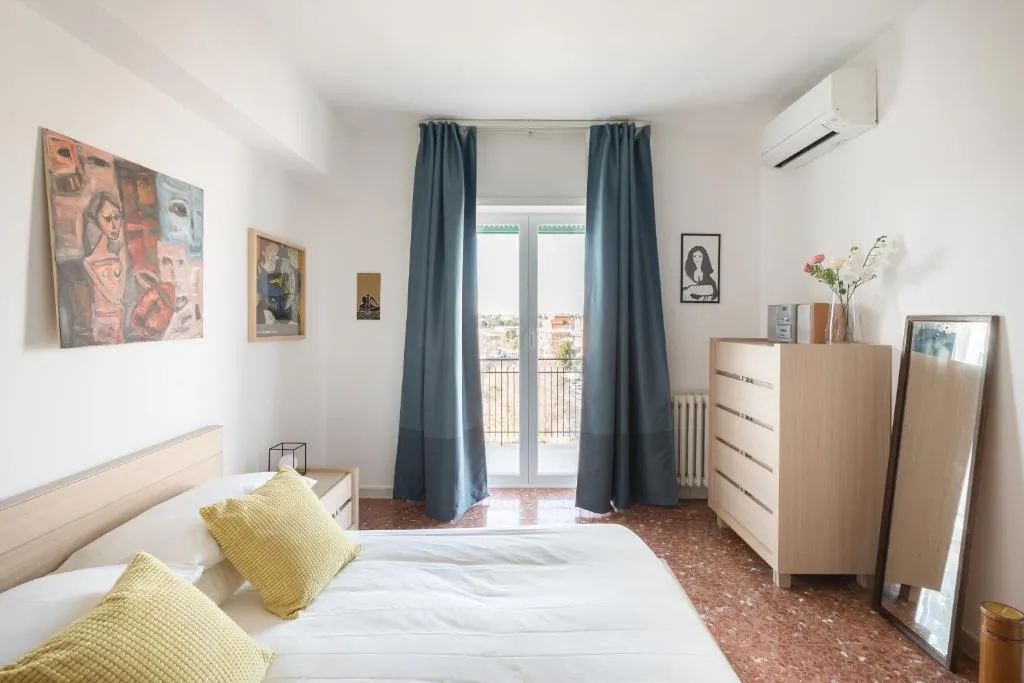 Amoretti Apartment, 6 persone, 3 camere, 2 bagni, balcone, Wi-Fi, Metro B Monti Tiburtini, Roma, Italy