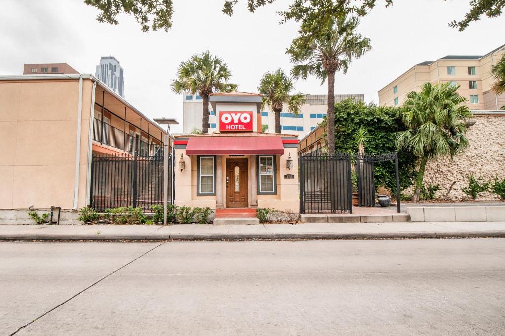 OYO Hotel & Apartments Houston Galleria