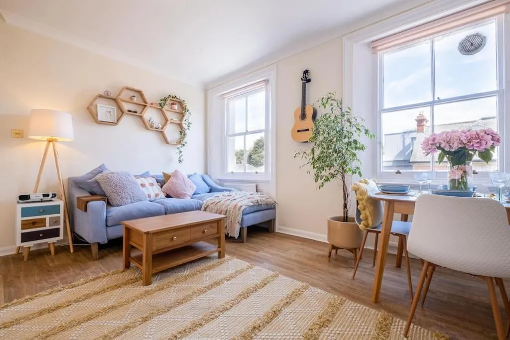Peaceful & pretty apartment near the beach, Brighton and Hove, United Kingdom
