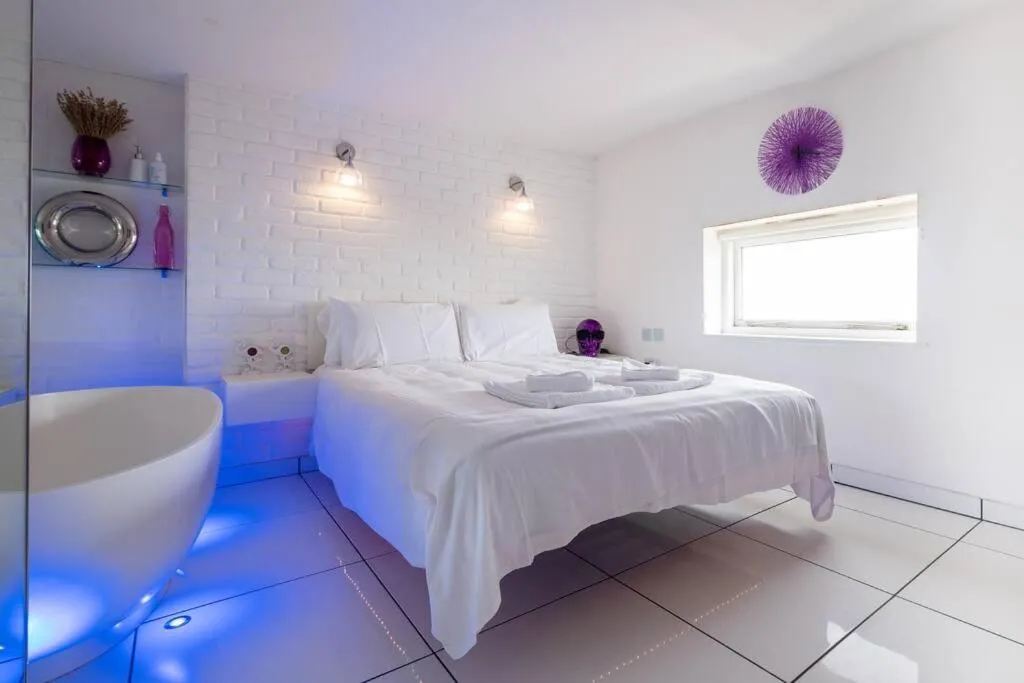 Wonderland seafront cottage - relax with sea views, Brighton and Hove, United Kingdom