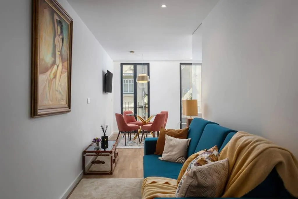 STUPENDO-One room concept-Center-Air conditioning-Free park, Amadora, Portugal