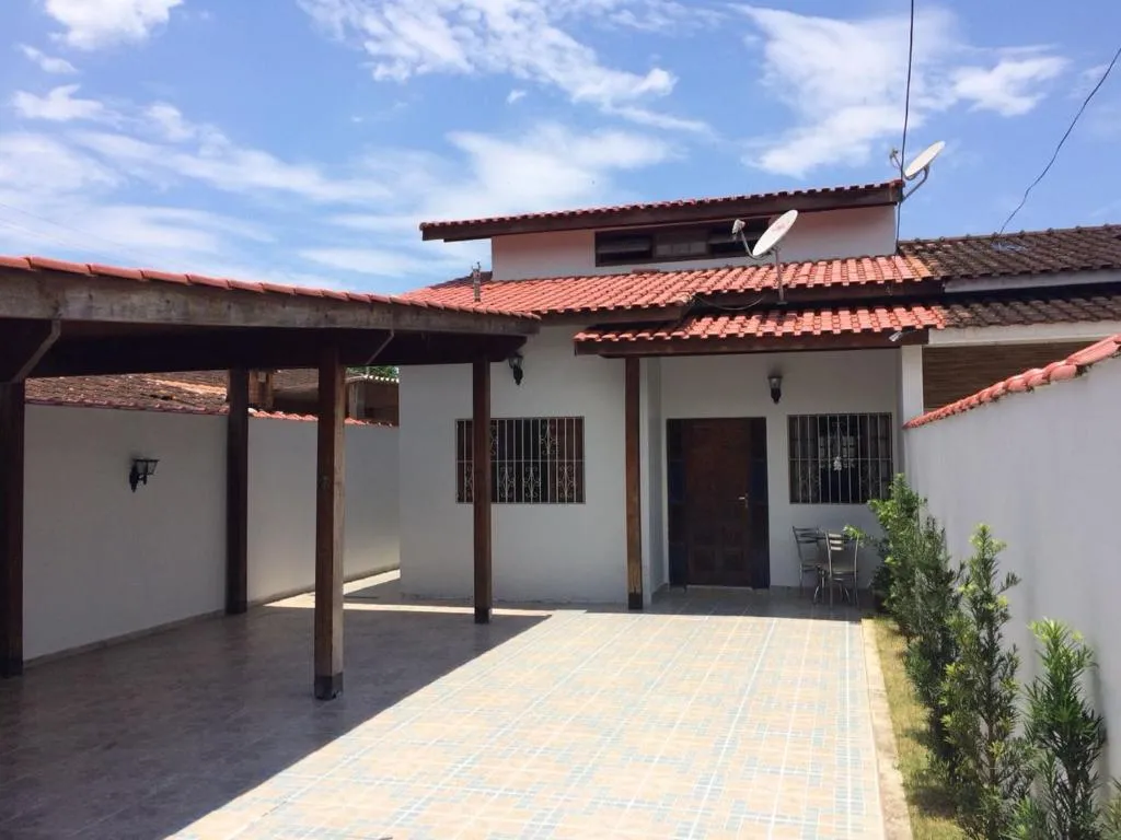 Casa na praia (enseada) de Bertioga, Sao Paulo, Brazil