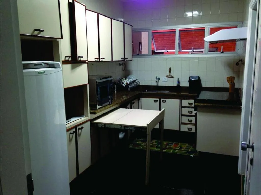 Apartamento praia da enseada com piscina 500m da praia, Sao Paulo, Brazil