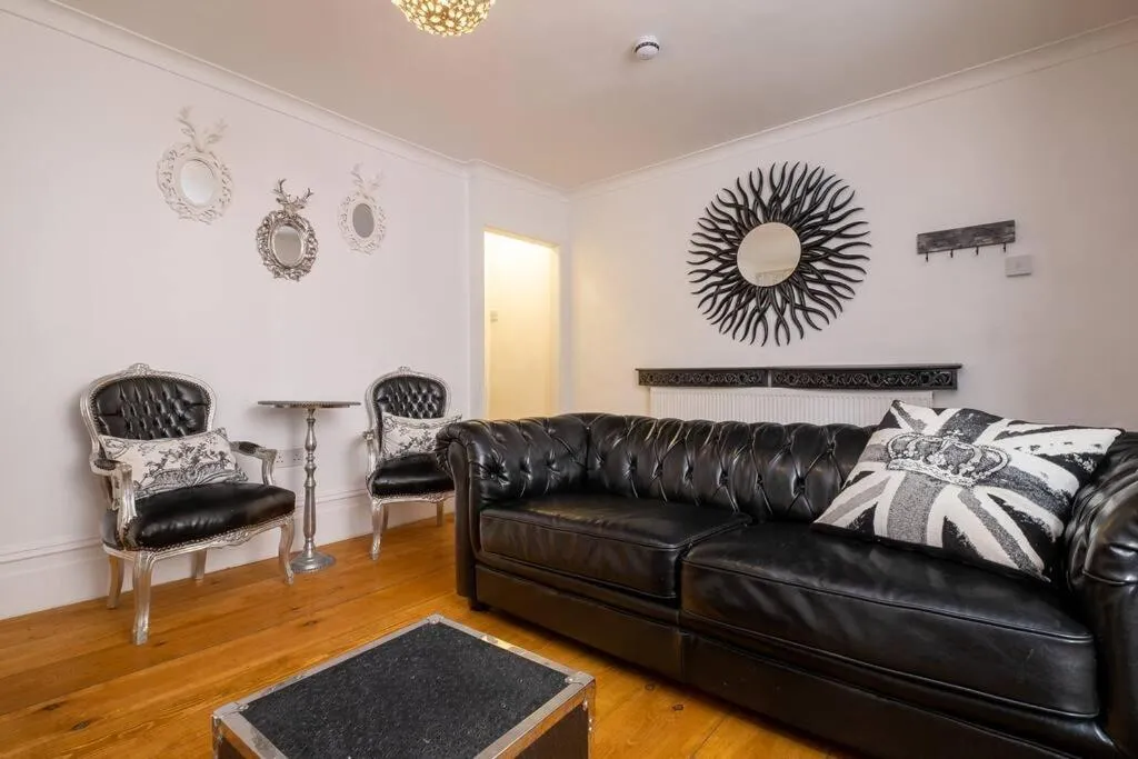 Beautifully Styled Townhouse with Roof Terrace, Brighton and Hove, United Kingdom