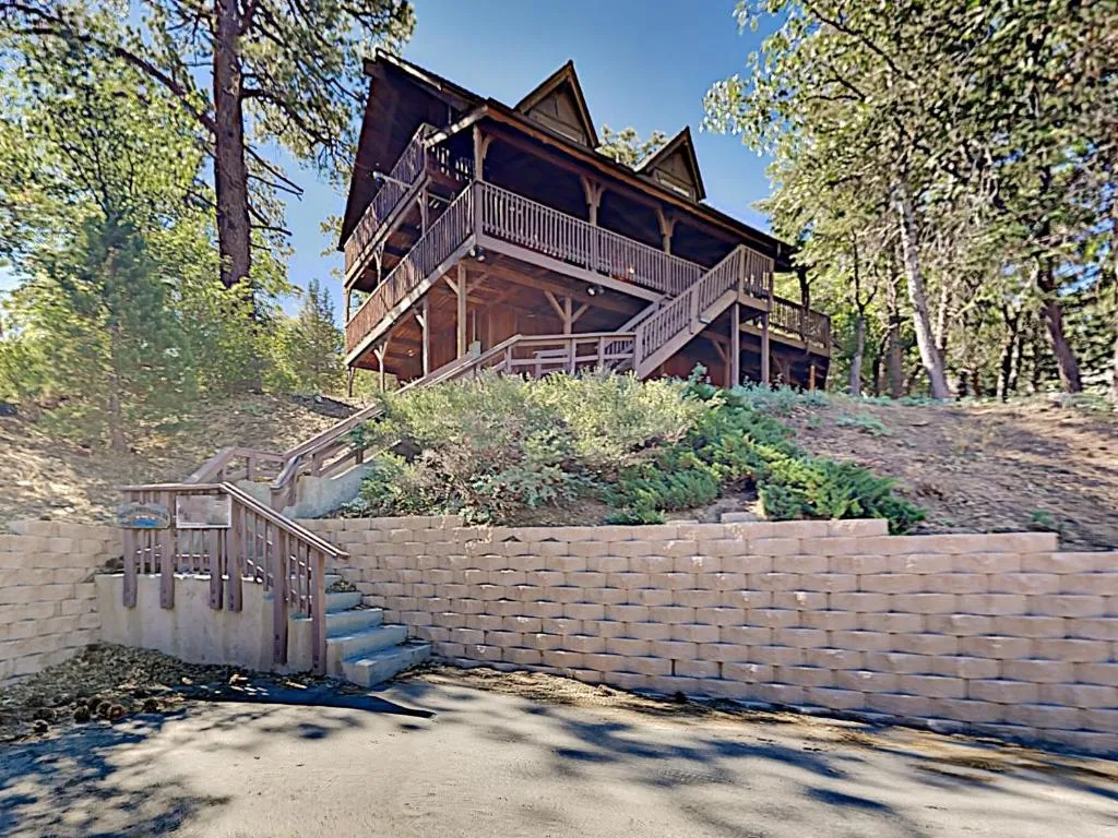 Beautiful Log House - Large Deck & Private Hot Tub home, Big Bear Lake, Statele Unite ale Americii