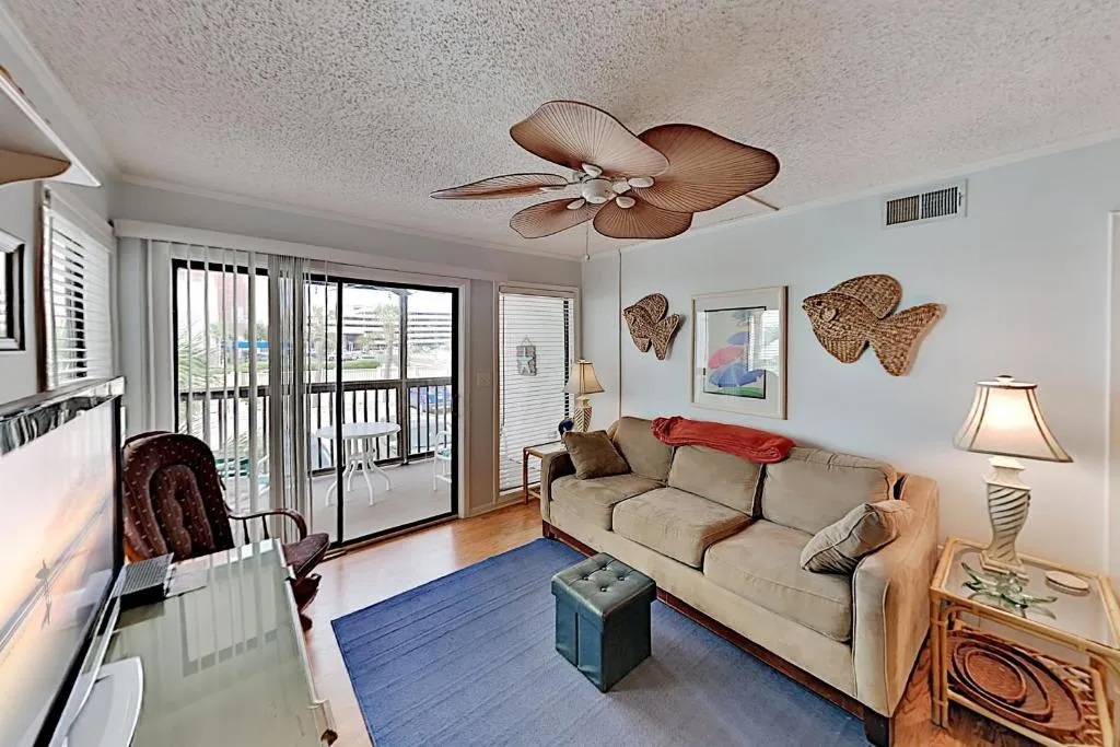 Seascape Getaway in Crescent Beach with Pool condo, Myrtle Beach, Statele Unite ale Americii