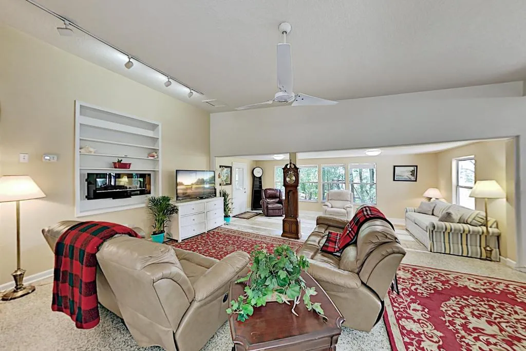 Forest Hideaway - Big Yard, Pond, Minutes to Disney home, Orlando, Statele Unite ale Americii