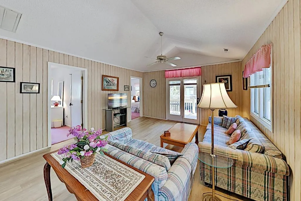 Charming Coastal Getaway - 2 Pools - Walk to Beach cottage, Myrtle Beach, Statele Unite ale Americii