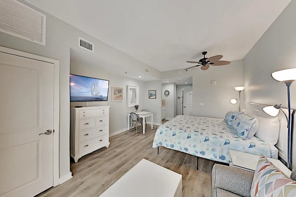 Chic Luau Suite by the Beach with Pool & Golf condo, Destin, Statele Unite ale Americii