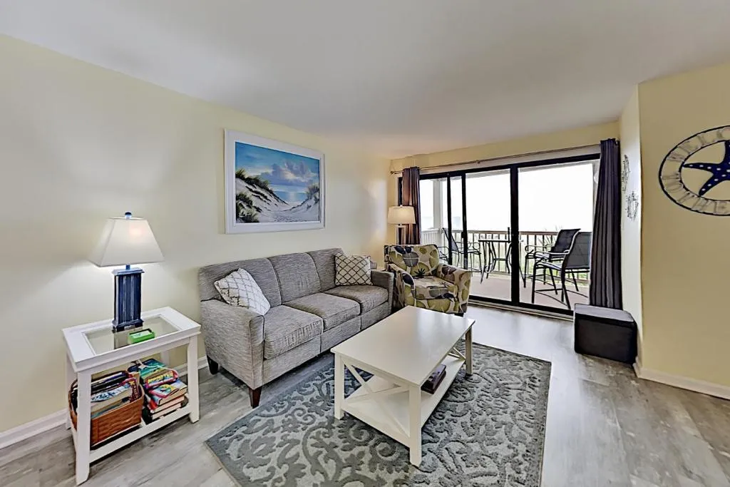 Lovely Surfside Shores Gem - Beach Access & Pool condo, Murrells Inlet (SC), United States
