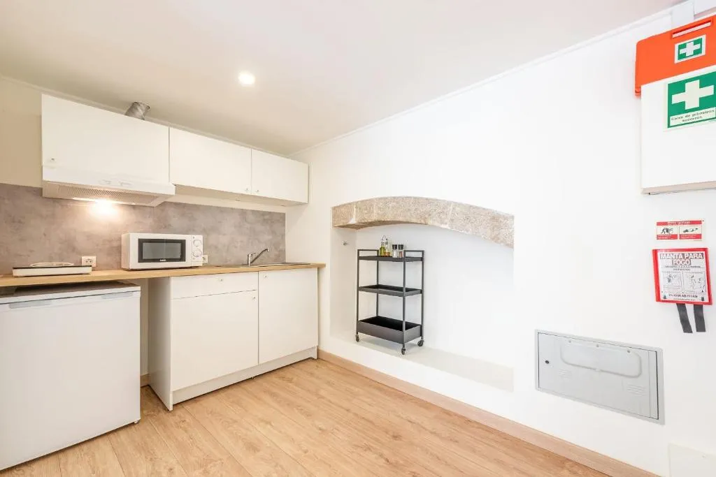 Bright Minimalist Home - 7 mins from Santos Station, Lisabona, Portugalia